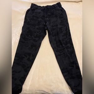 Lululemon jogger. Size 6. Good condition but some pilling.